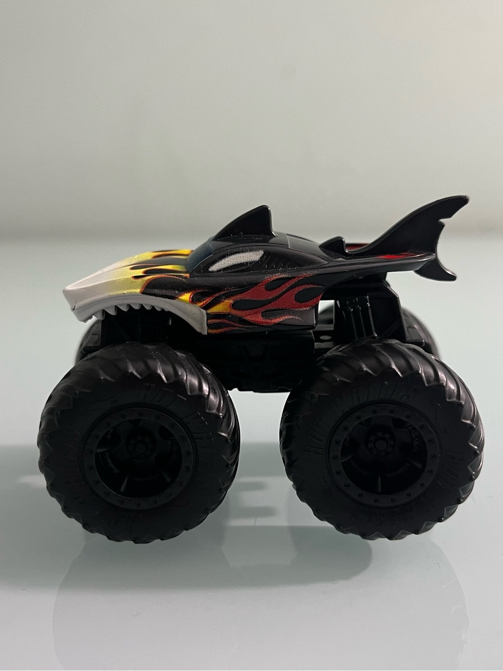 Hot Wheels 2020 Monster Trucks HW Flames Shark Wreak Black W/ Flames 1:64th